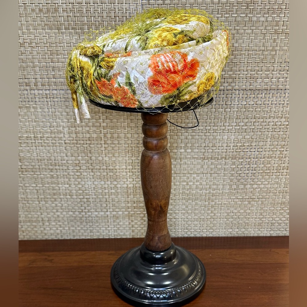 🌟2xHP🌟VTG 1950s-60s Floral Brocade Hat w/ Netting Stunning Mid-Century Pillbox - Picture 3 of 8